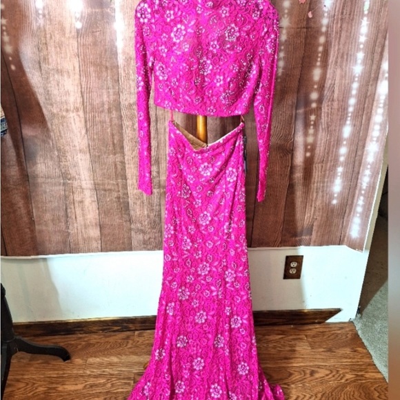 LA FEMME FUSHIA PINK 2PC PROM DRESS SIZE 6 - Picture 3 of 9